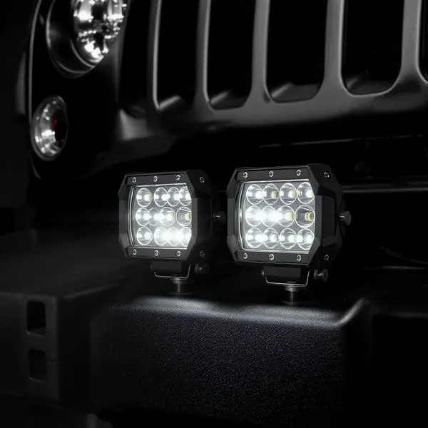 LED auxiliary lights ar beam adjustment sistēmām uz SUV priekšējā bampera - horizontālā un vertikālā regulēšana