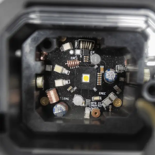 LED draiveru EMC filtrācijas komponentes un elektromagnētisko traucējumu ekranēšana