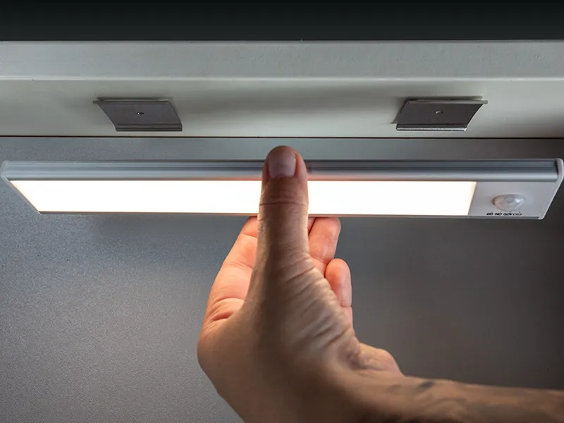 AUTOLINE Uzlādējams LED Salona Apgaismojums ar Kustību Sensoru, 32 LED, Magnētisko Stiprinājumu - Attēls 4